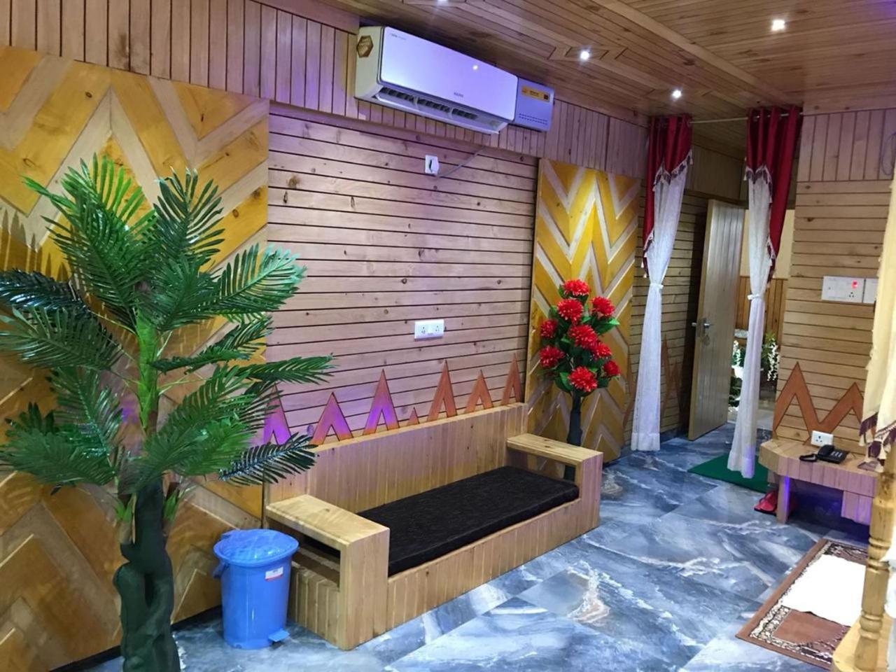 Oyo 37525 Hotel Mall Palace Pithorāgarh Εξωτερικό φωτογραφία