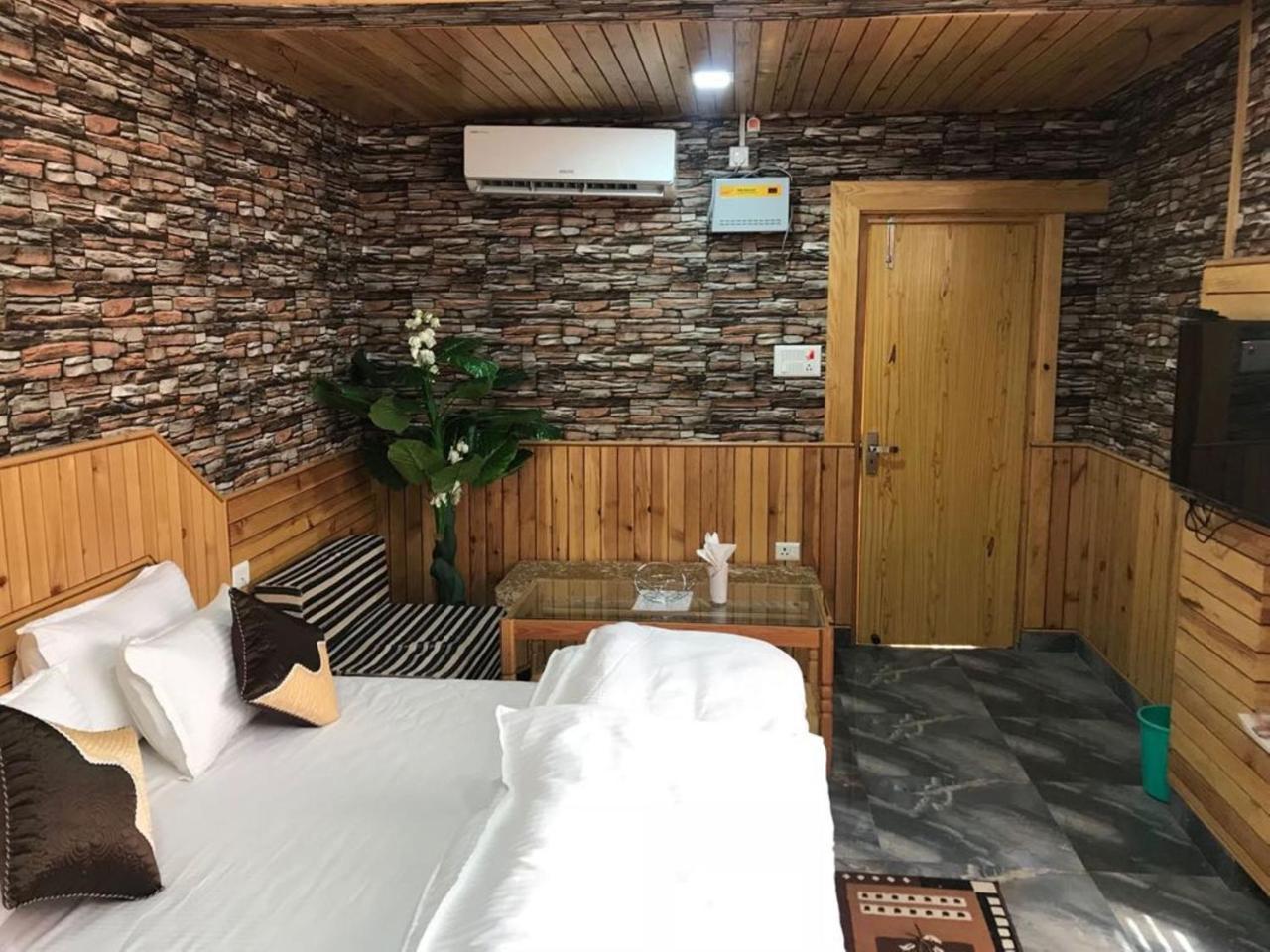 Oyo 37525 Hotel Mall Palace Pithorāgarh Εξωτερικό φωτογραφία