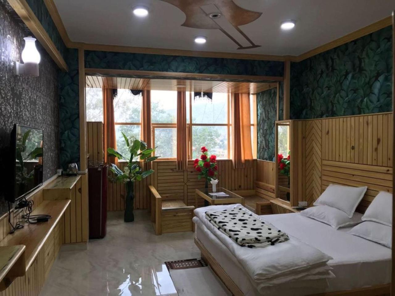 Oyo 37525 Hotel Mall Palace Pithorāgarh Εξωτερικό φωτογραφία