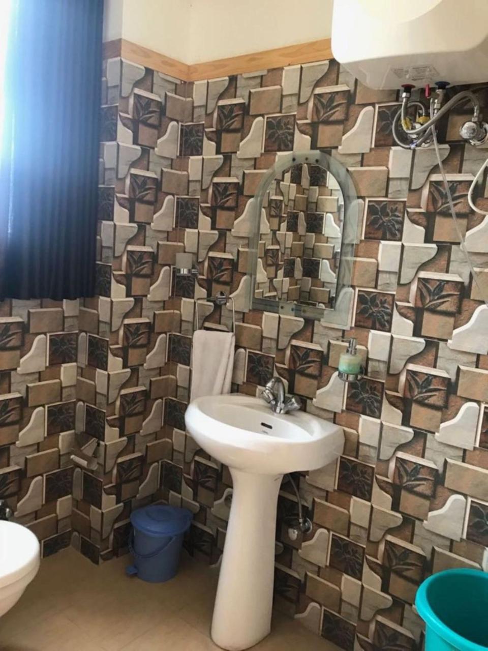 Oyo 37525 Hotel Mall Palace Pithorāgarh Εξωτερικό φωτογραφία